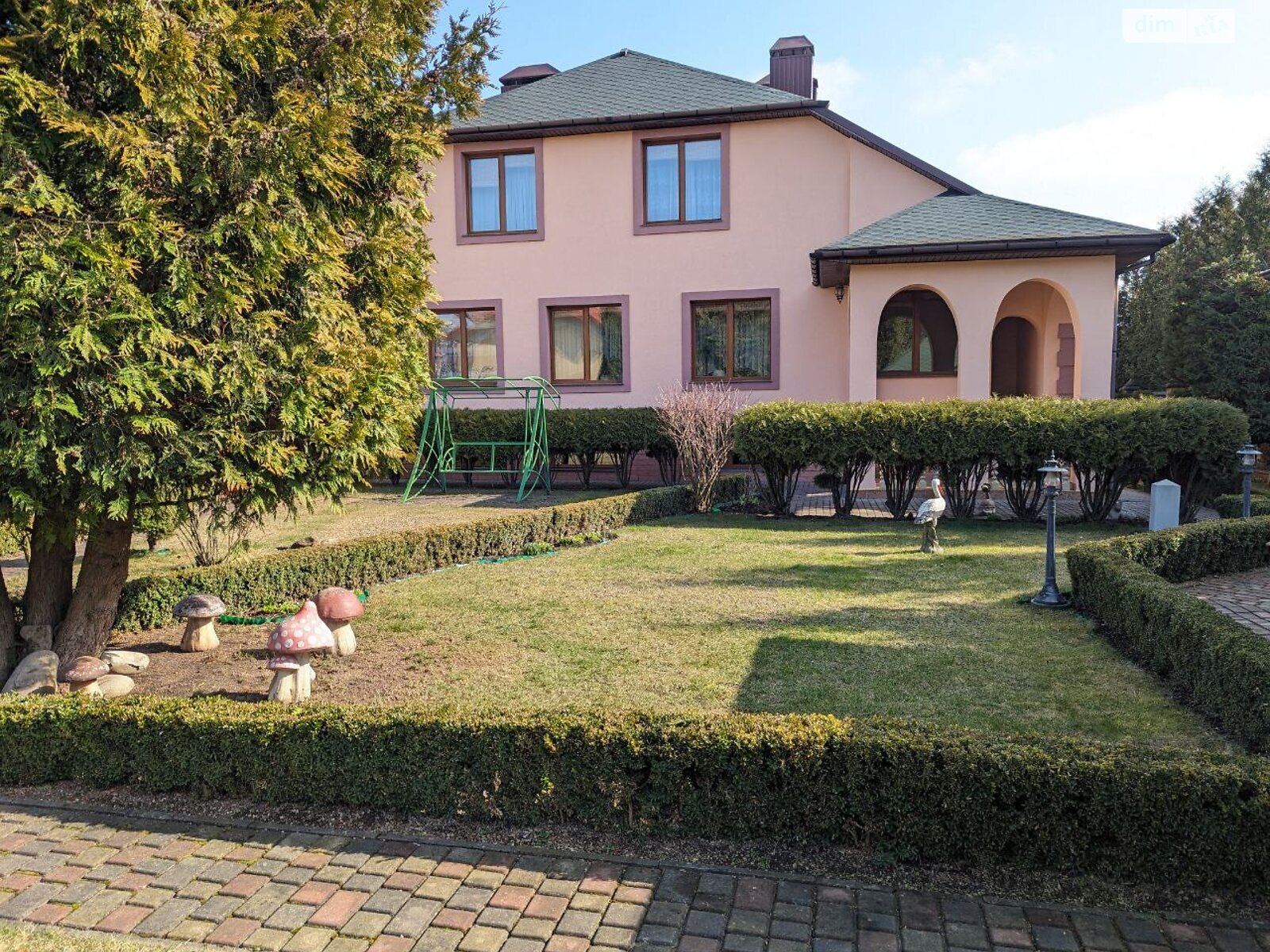 двухэтажный дом с ремонтом, 319 кв. м, кирпич. Продажа в Ровно фото 1 двухэтажный дом с ремонтом, 319 кв. м, кирпич. Продажа в Ровно фото 1