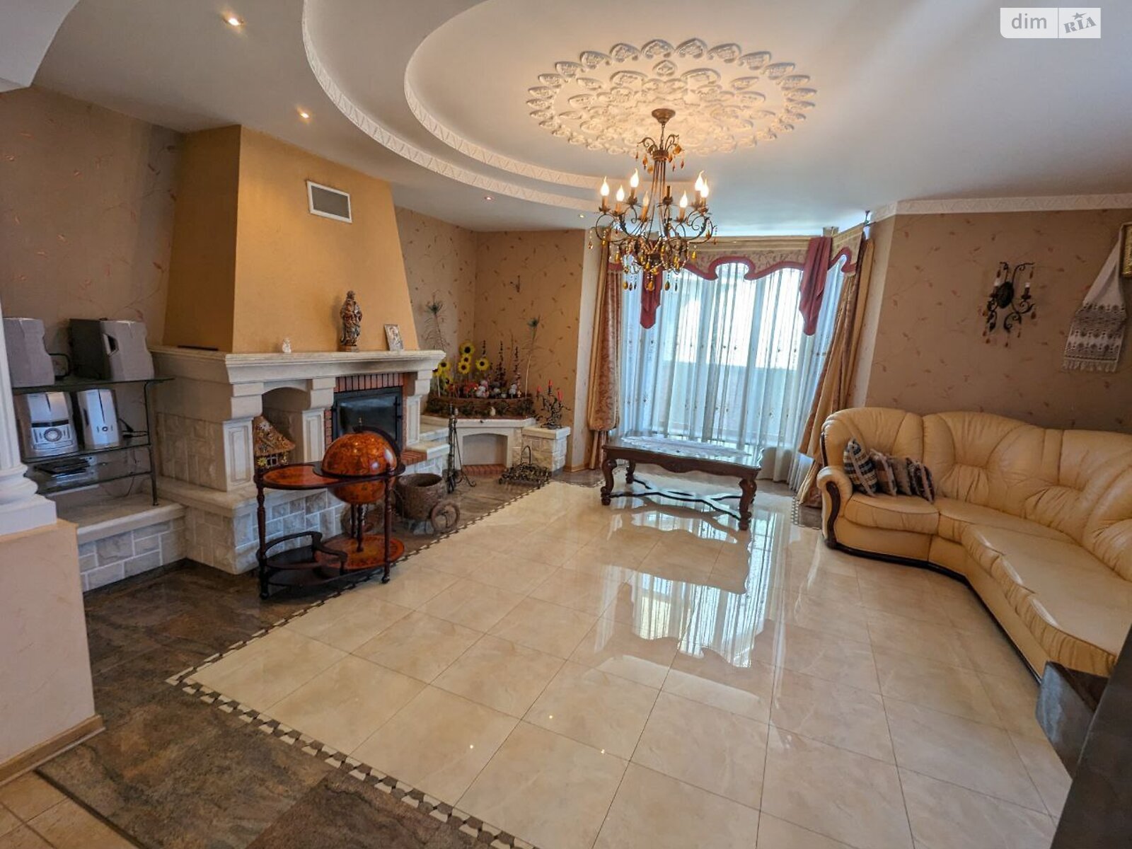 двухэтажный дом с ремонтом, 319 кв. м, кирпич. Продажа в Ровно фото 1 двухэтажный дом с ремонтом, 319 кв. м, кирпич. Продажа в Ровно фото 1