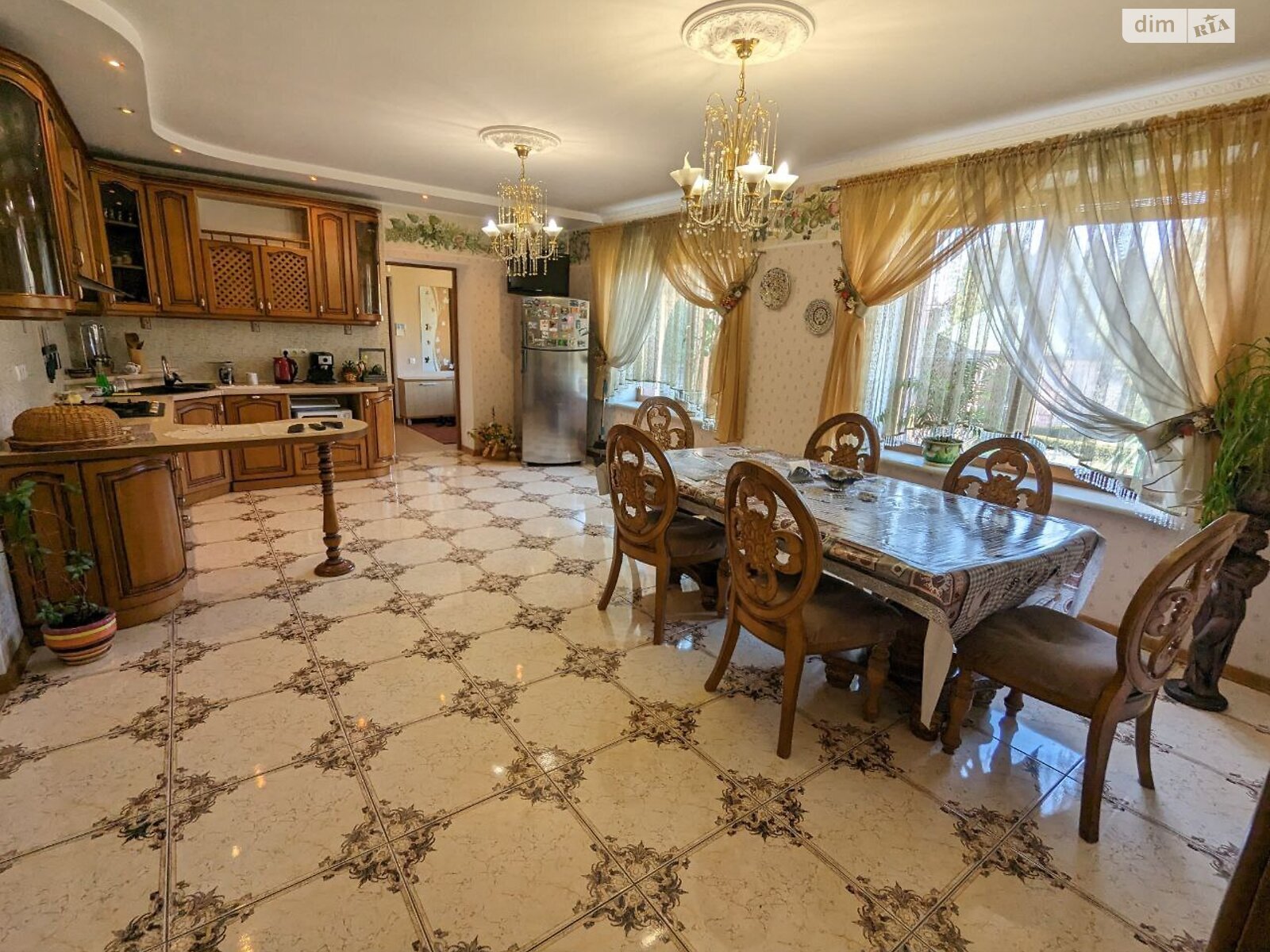 двухэтажный дом с ремонтом, 319 кв. м, кирпич. Продажа в Ровно фото 1 двухэтажный дом с ремонтом, 319 кв. м, кирпич. Продажа в Ровно фото 1