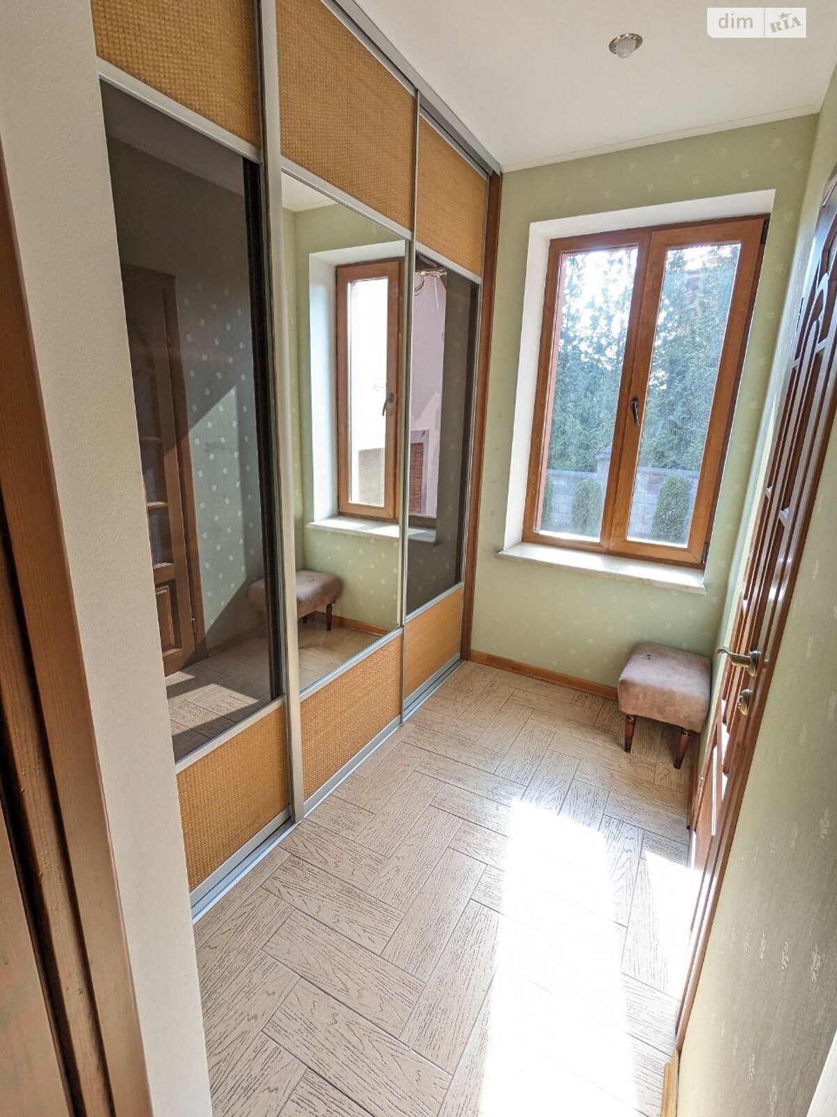 двухэтажный дом с ремонтом, 319 кв. м, кирпич. Продажа в Ровно фото 1 двухэтажный дом с ремонтом, 319 кв. м, кирпич. Продажа в Ровно фото 1