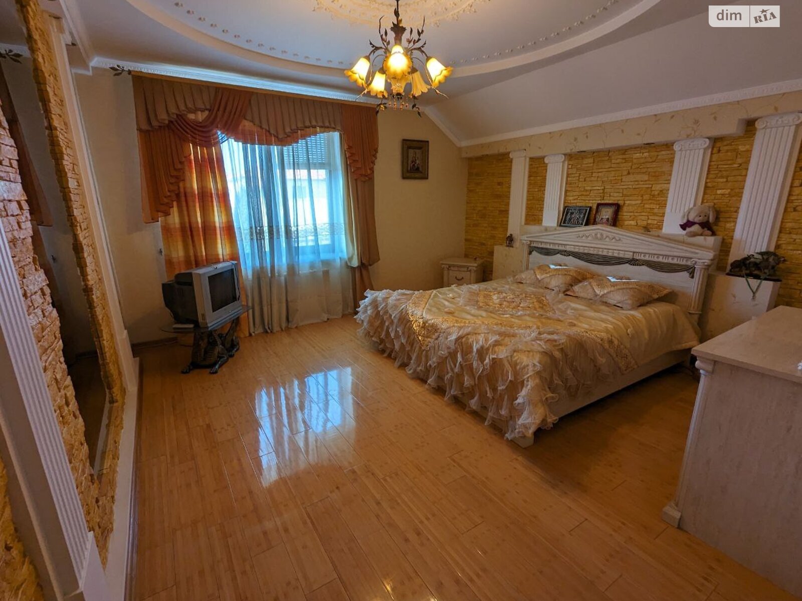 двухэтажный дом с ремонтом, 319 кв. м, кирпич. Продажа в Ровно фото 1 двухэтажный дом с ремонтом, 319 кв. м, кирпич. Продажа в Ровно фото 1