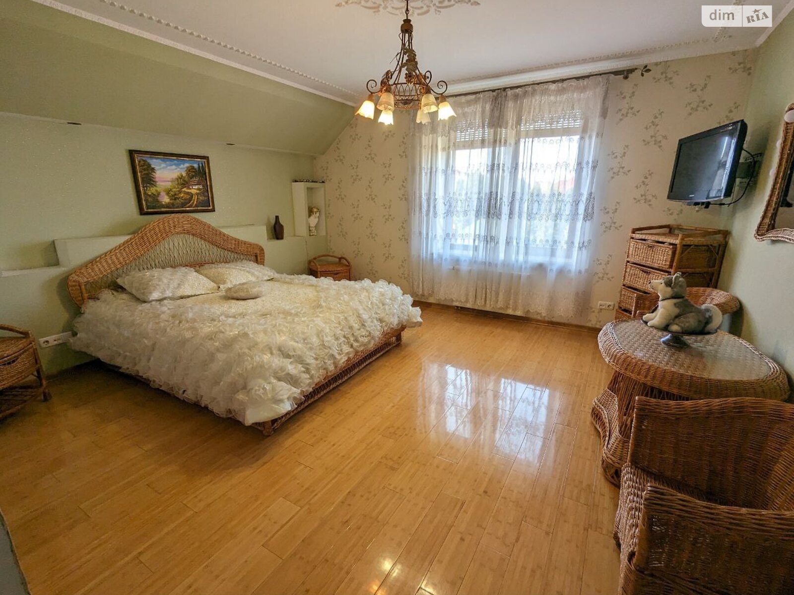 двухэтажный дом с ремонтом, 319 кв. м, кирпич. Продажа в Ровно фото 1 двухэтажный дом с ремонтом, 319 кв. м, кирпич. Продажа в Ровно фото 1