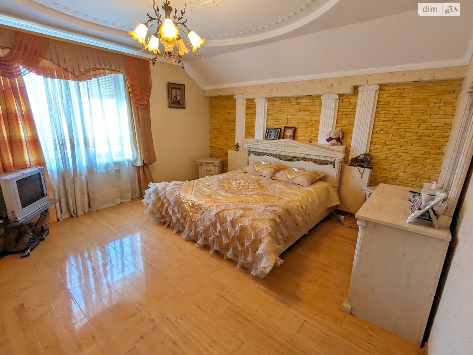 двухэтажный дом с ремонтом, 319 кв. м, кирпич. Продажа в Ровно фото 1 двухэтажный дом с ремонтом, 319 кв. м, кирпич. Продажа в Ровно фото 1