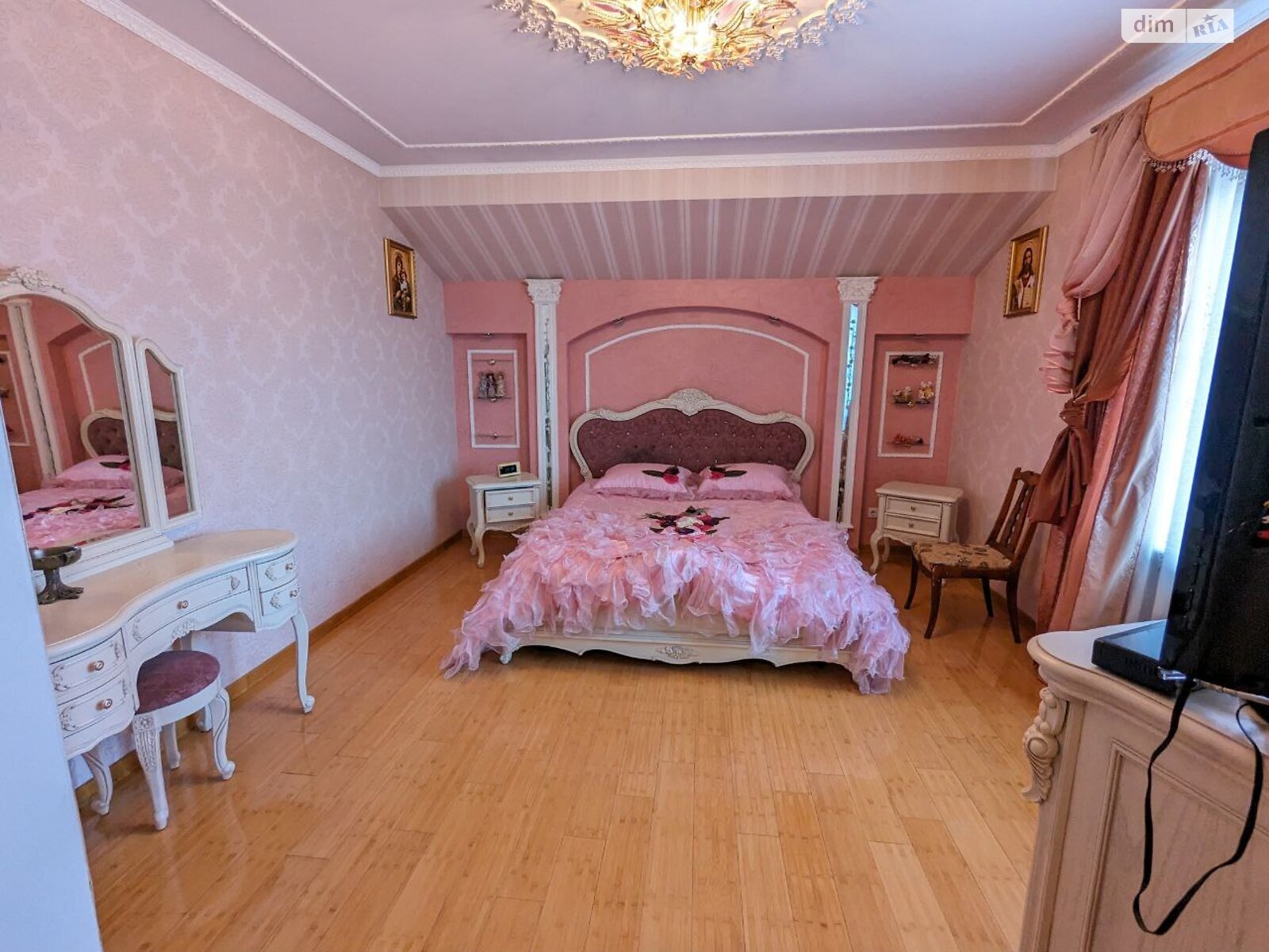 двухэтажный дом с ремонтом, 319 кв. м, кирпич. Продажа в Ровно фото 1 двухэтажный дом с ремонтом, 319 кв. м, кирпич. Продажа в Ровно фото 1