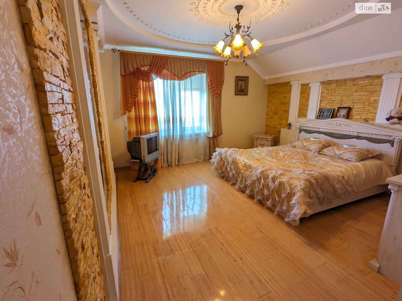 двухэтажный дом с ремонтом, 319 кв. м, кирпич. Продажа в Ровно фото 1 двухэтажный дом с ремонтом, 319 кв. м, кирпич. Продажа в Ровно фото 1