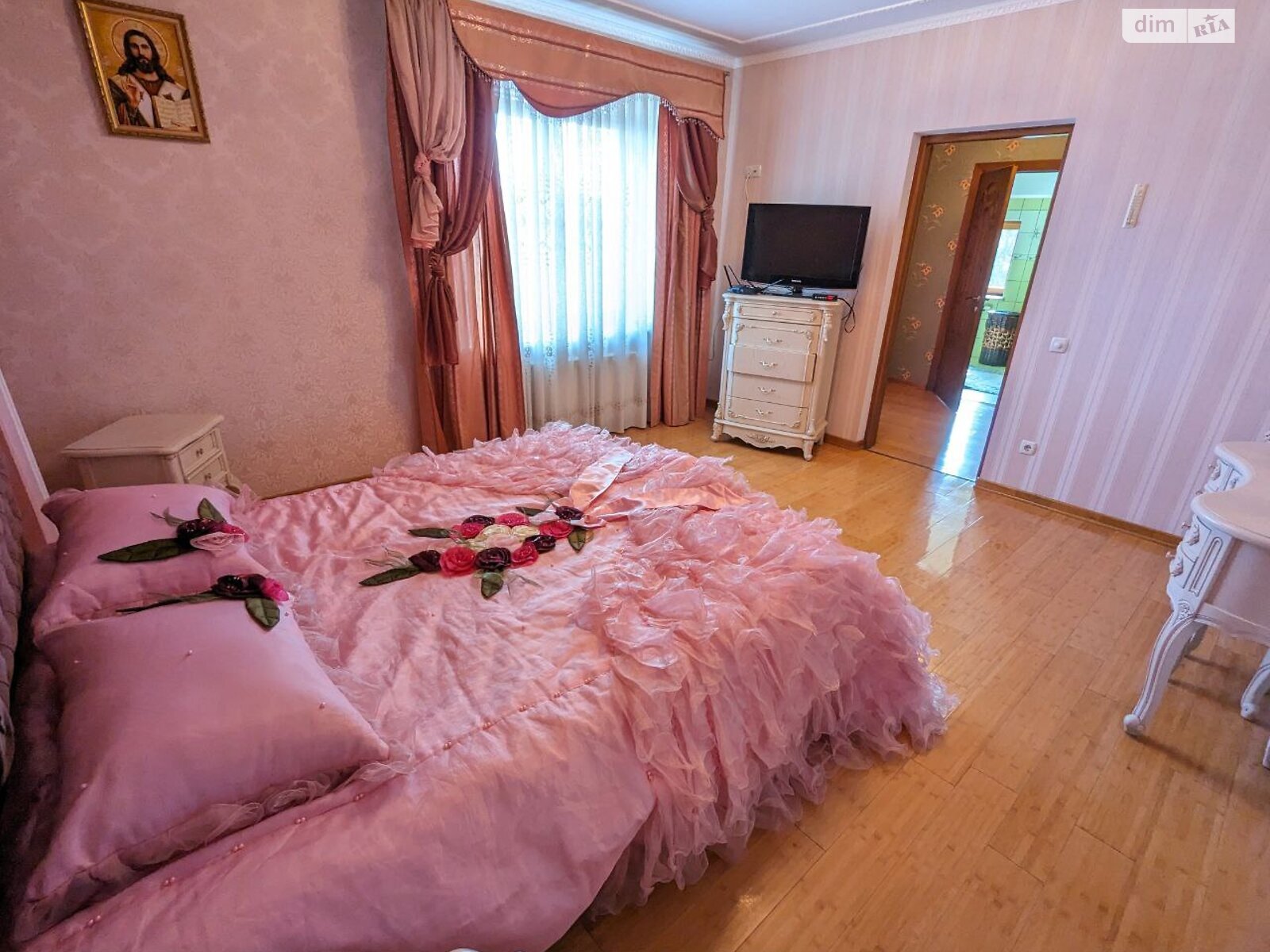 двухэтажный дом с ремонтом, 319 кв. м, кирпич. Продажа в Ровно фото 1 двухэтажный дом с ремонтом, 319 кв. м, кирпич. Продажа в Ровно фото 1