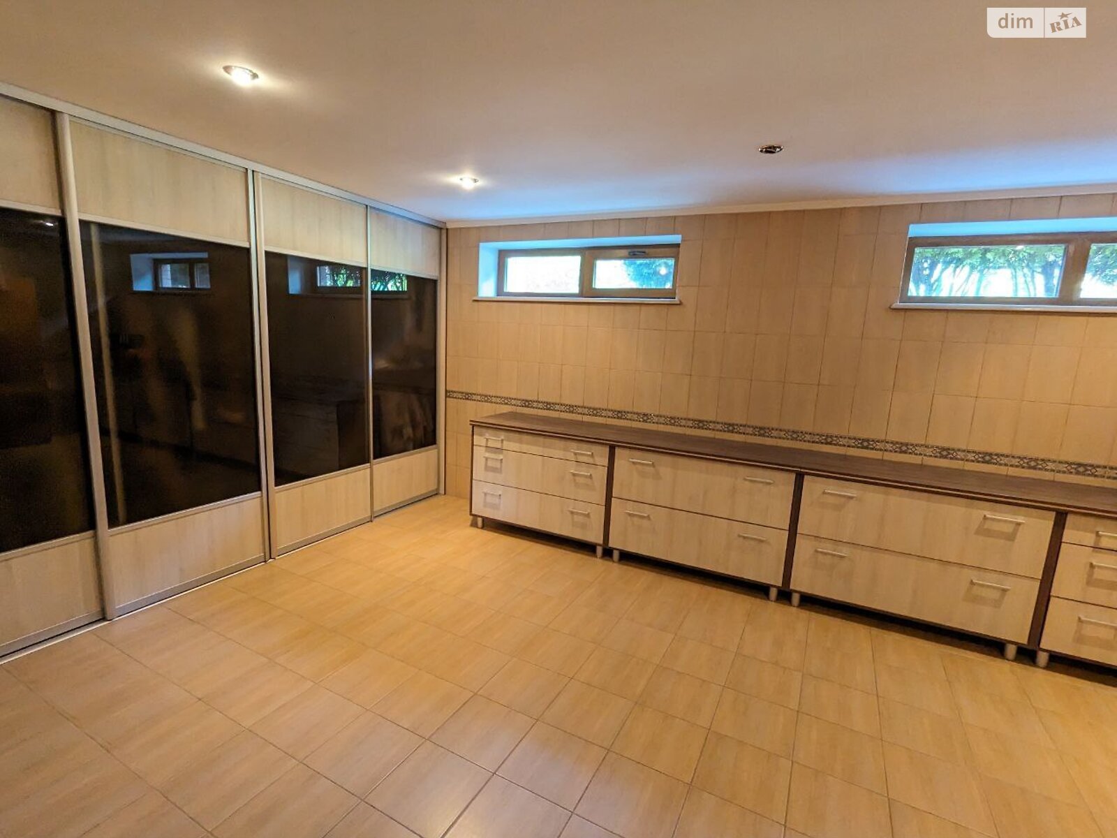 двухэтажный дом с ремонтом, 319 кв. м, кирпич. Продажа в Ровно фото 1 двухэтажный дом с ремонтом, 319 кв. м, кирпич. Продажа в Ровно фото 1