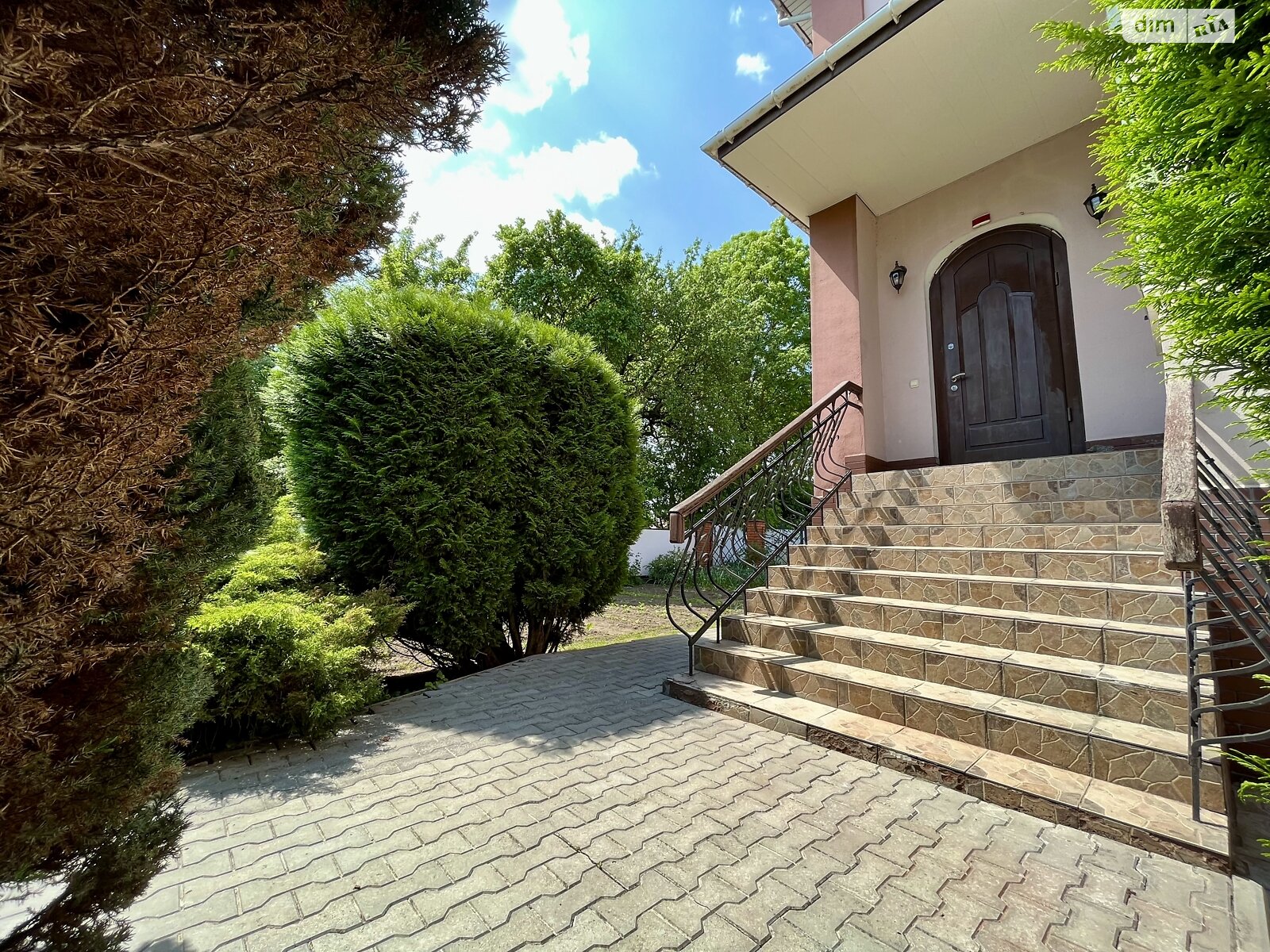 двухэтажный дом с гаражом, 270.1 кв. м, кирпич. Продажа в Ровно район Золотиев фото 1 двухэтажный дом с гаражом, 270.1 кв. м, кирпич. Продажа в Ровно район Золотиев фото 1