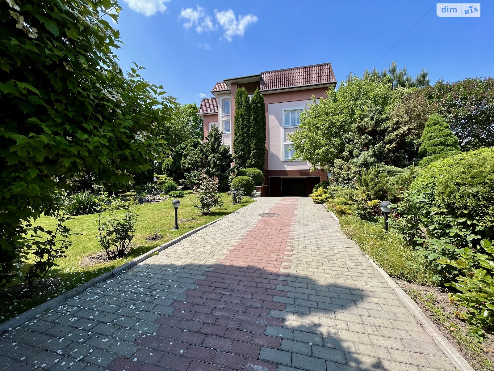 двухэтажный дом с гаражом, 270.1 кв. м, кирпич. Продажа в Ровно район Золотиев фото 1 двухэтажный дом с гаражом, 270.1 кв. м, кирпич. Продажа в Ровно район Золотиев фото 1