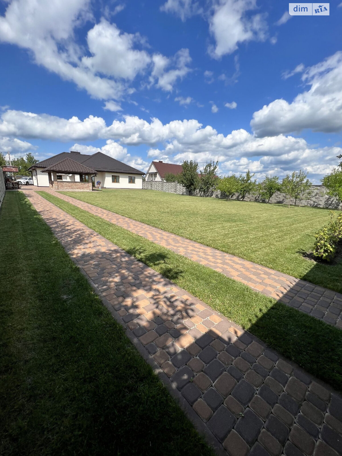 одноэтажный дом с гаражом, 191 кв. м, кирпич. Продажа в Ровно район Золотиев фото 1 одноэтажный дом с гаражом, 191 кв. м, кирпич. Продажа в Ровно район Золотиев фото 1