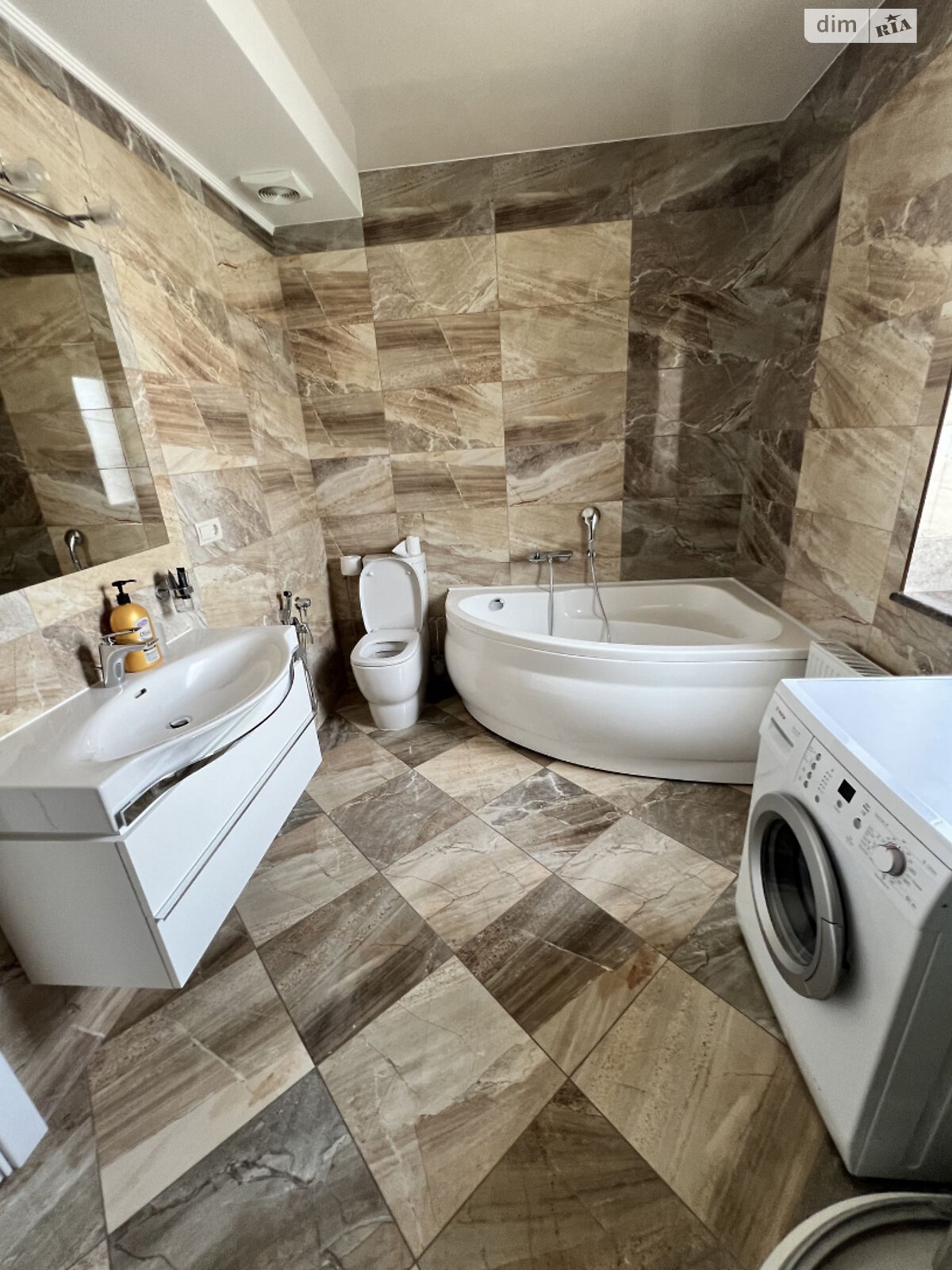 одноэтажный дом с гаражом, 191 кв. м, кирпич. Продажа в Ровно район Золотиев фото 1 одноэтажный дом с гаражом, 191 кв. м, кирпич. Продажа в Ровно район Золотиев фото 1