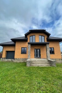 двухэтажный дом с балконом, 200 кв. м, кирпич. Продажа в Белой Кринице фото 2