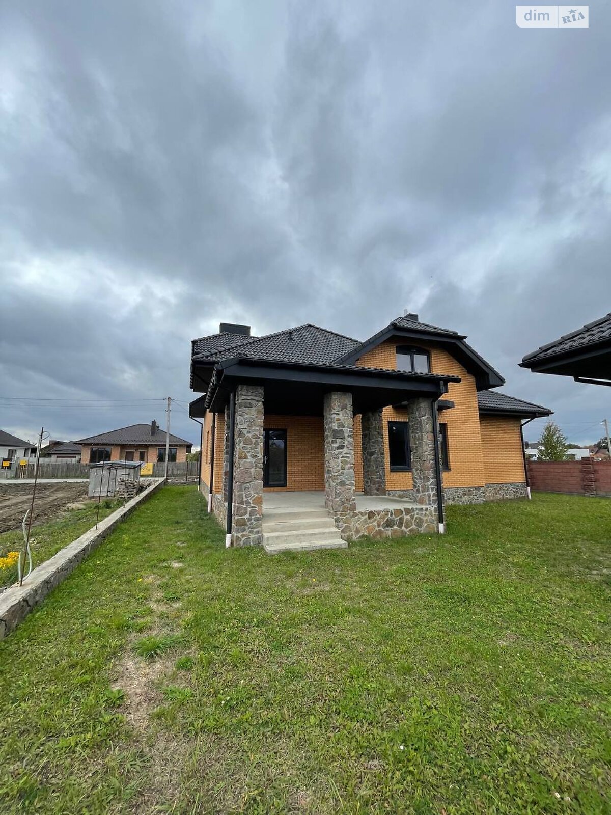 двухэтажный дом с балконом, 200 кв. м, кирпич. Продажа в Белой Кринице фото 1 двухэтажный дом с балконом, 200 кв. м, кирпич. Продажа в Белой Кринице фото 1