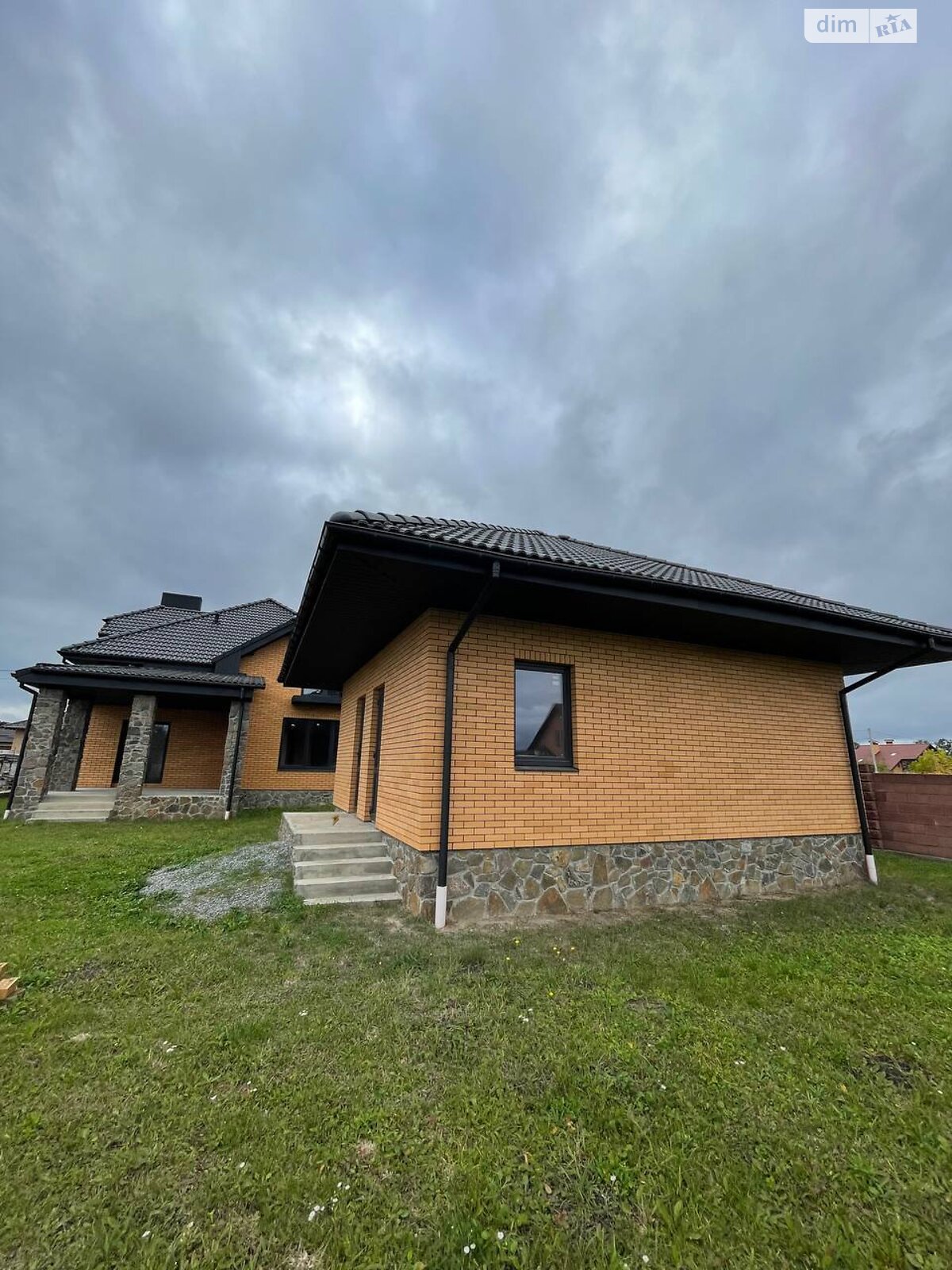 двухэтажный дом с балконом, 200 кв. м, кирпич. Продажа в Белой Кринице фото 1 двухэтажный дом с балконом, 200 кв. м, кирпич. Продажа в Белой Кринице фото 1