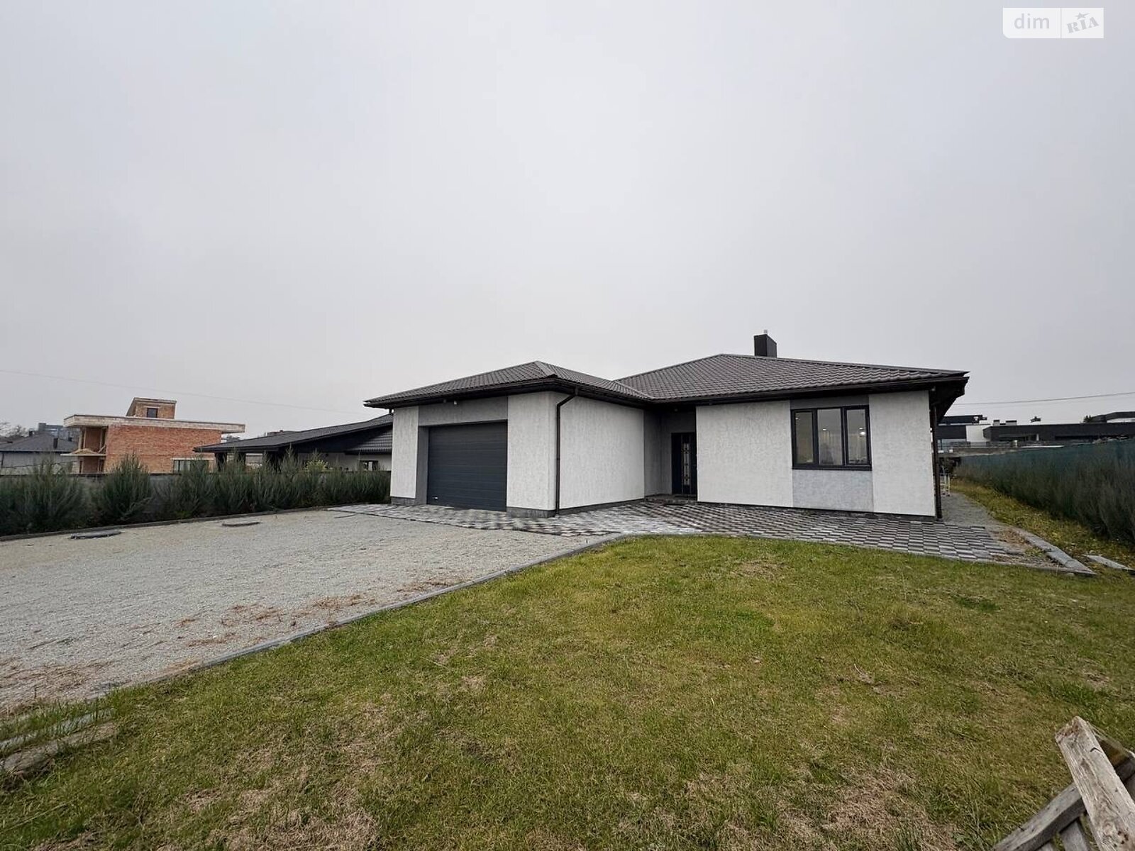 одноповерховий будинок з гаражем, 226 кв. м, цегла. Продаж у Рівному фото 1