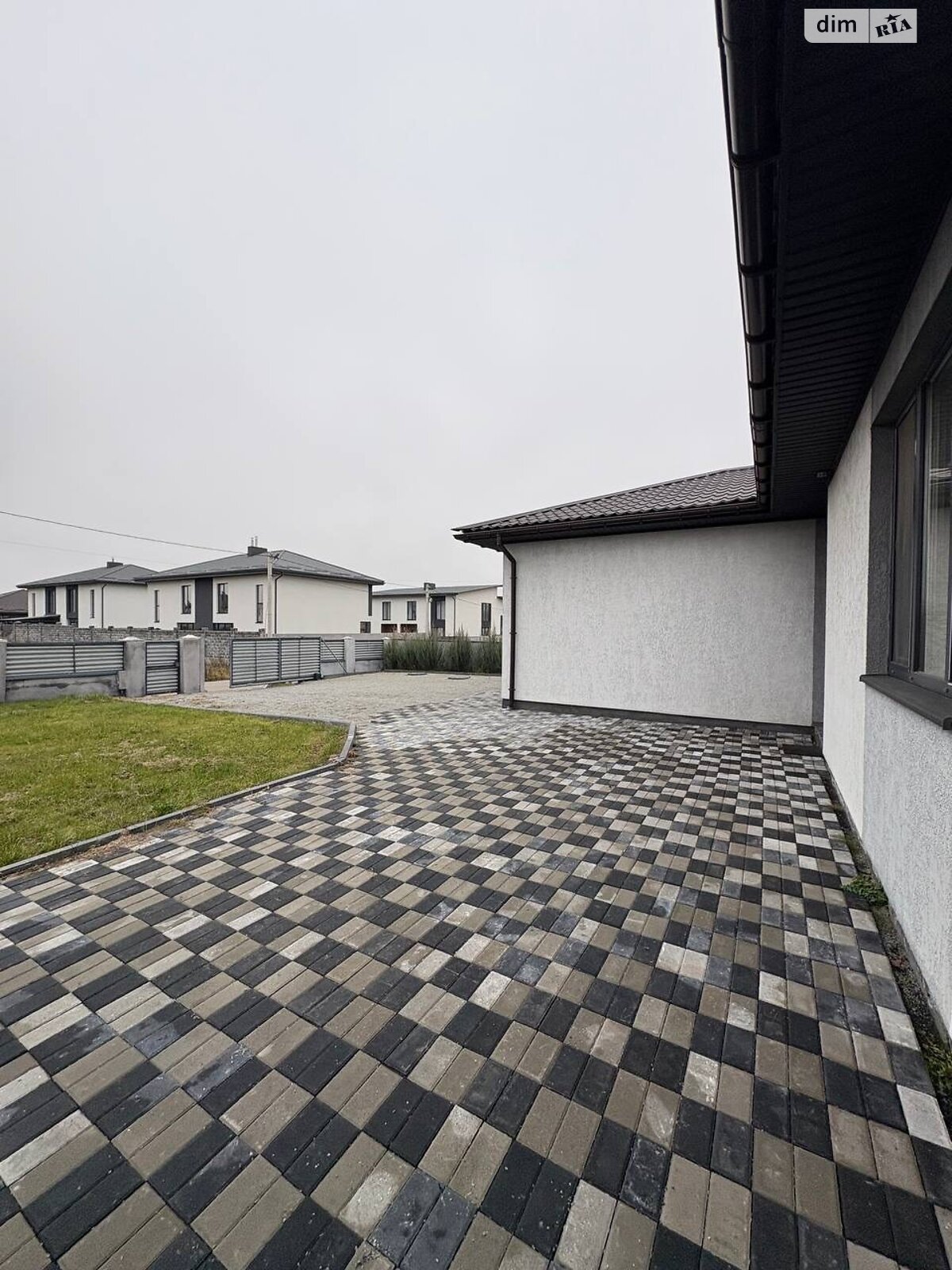 одноповерховий будинок з гаражем, 226 кв. м, цегла. Продаж у Рівному фото 1