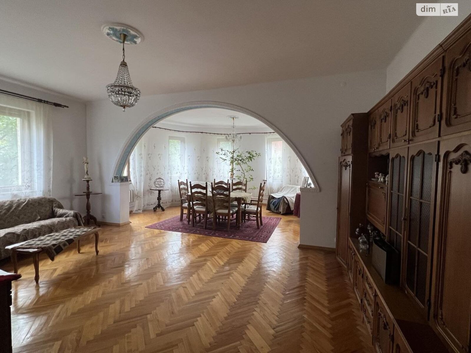 трехэтажный дом с гаражом, 320 кв. м, кирпич. Продажа в Рудно фото 1