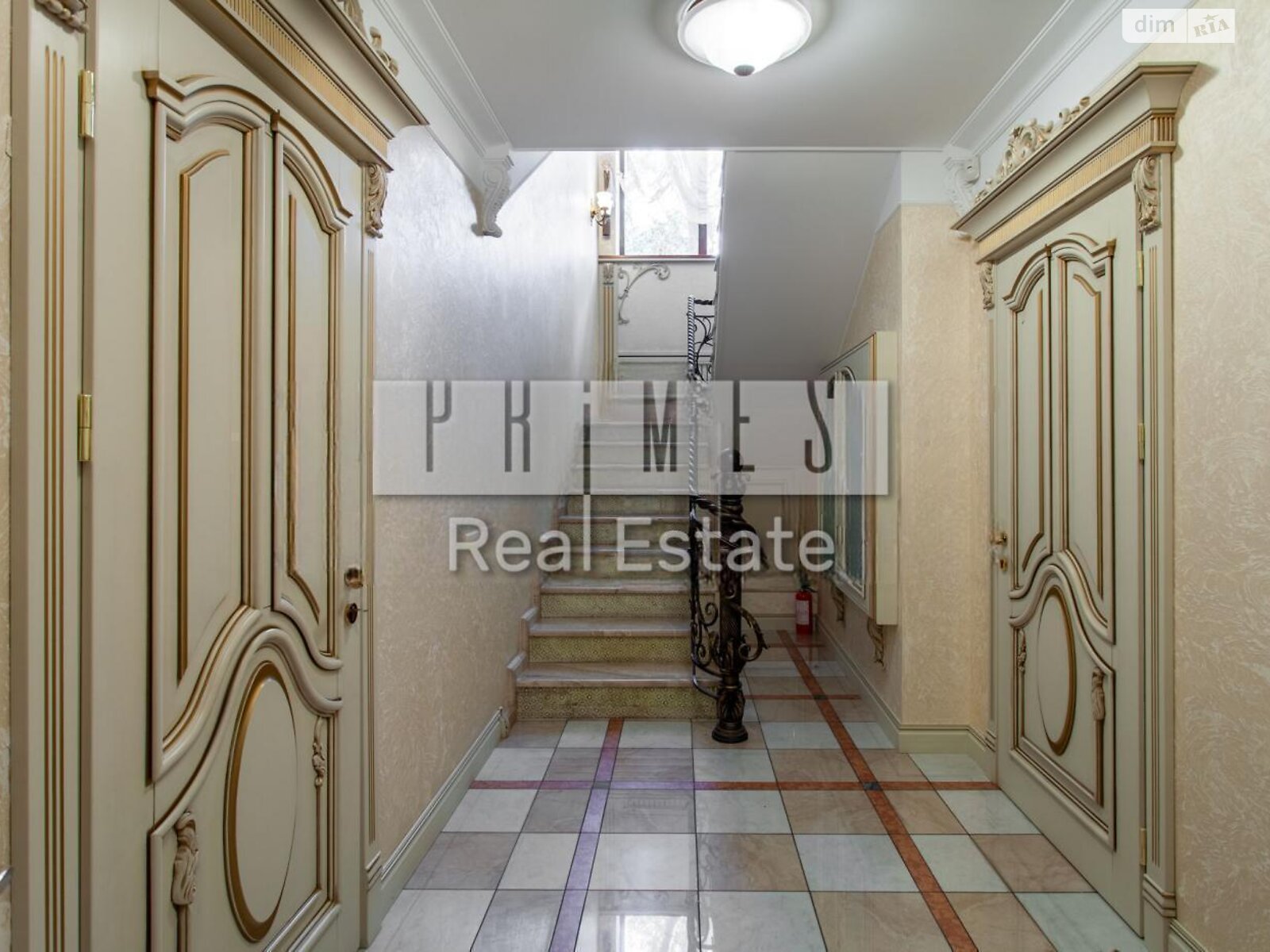 трехэтажный дом, 700 кв. м, кирпич. Продажа в Рудыках фото 1