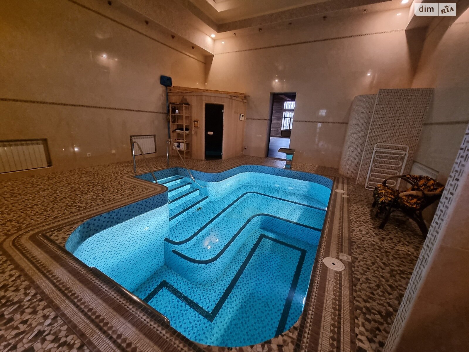одноэтажный дом с верандой, 556 кв. м, керамзитобетон. Продажа в Салганах фото 1 одноэтажный дом с верандой, 556 кв. м, керамзитобетон. Продажа в Салганах фото 1
