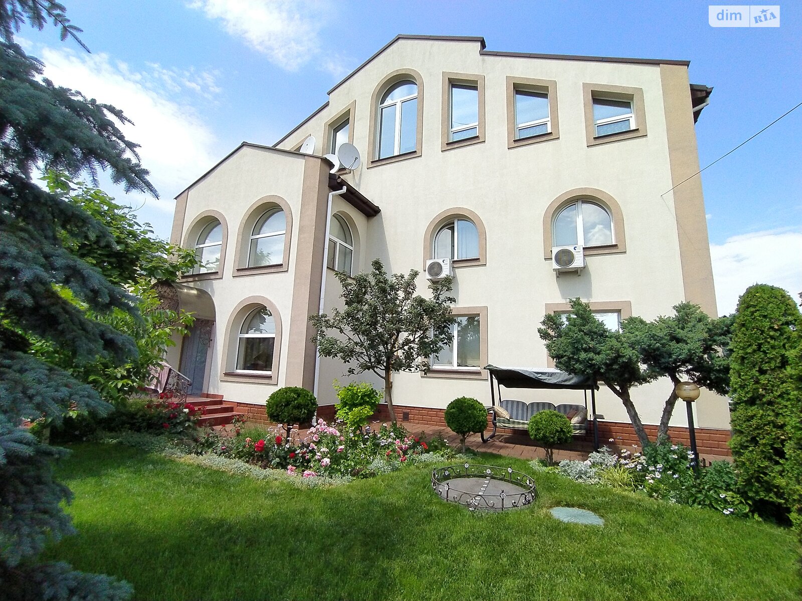 трехэтажный дом с отоплением, 438 кв. м, кирпич. Продажа в Счастливом фото 1 трехэтажный дом с отоплением, 438 кв. м, кирпич. Продажа в Счастливом фото 1