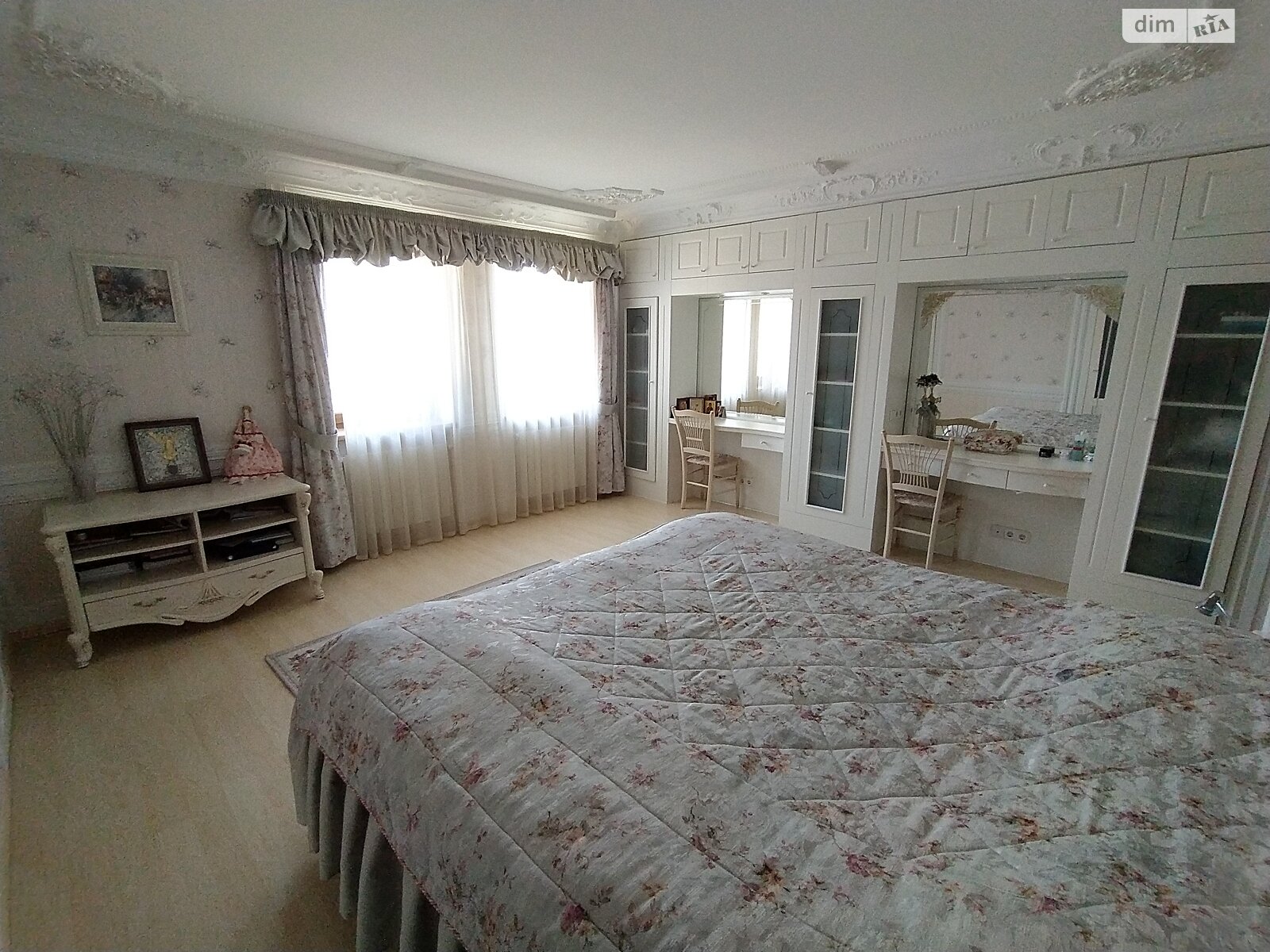 трехэтажный дом с отоплением, 438 кв. м, кирпич. Продажа в Счастливом фото 1 трехэтажный дом с отоплением, 438 кв. м, кирпич. Продажа в Счастливом фото 1