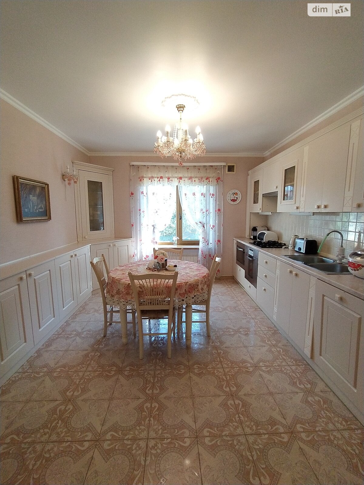 трехэтажный дом с отоплением, 438 кв. м, кирпич. Продажа в Счастливом фото 1 трехэтажный дом с отоплением, 438 кв. м, кирпич. Продажа в Счастливом фото 1