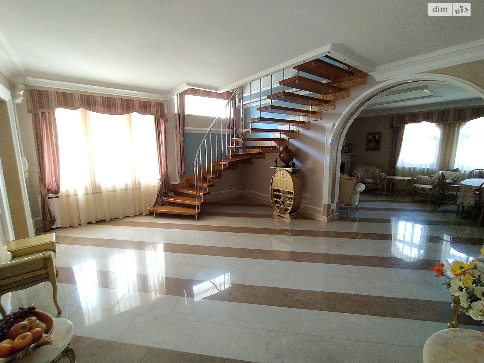 трехэтажный дом с отоплением, 438 кв. м, кирпич. Продажа в Счастливом фото 1 трехэтажный дом с отоплением, 438 кв. м, кирпич. Продажа в Счастливом фото 1