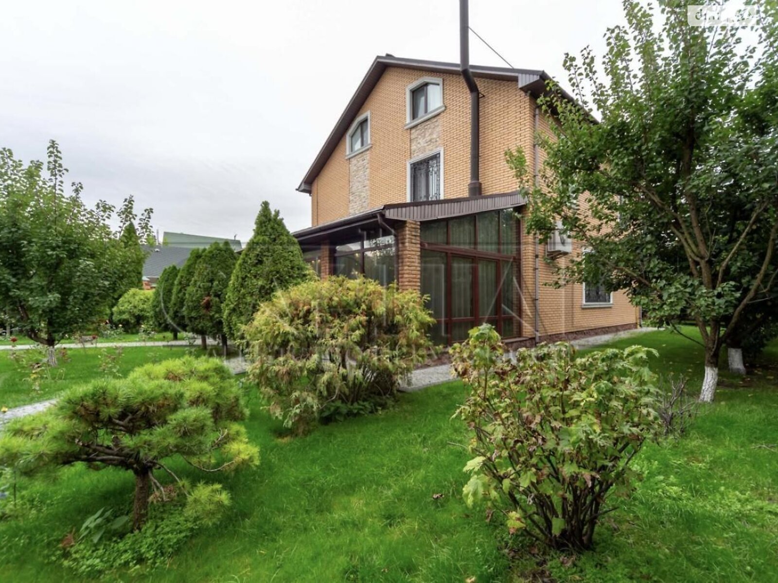 триповерховий будинок з гаражем, 323 кв. м, кирпич. Продаж у Щасливе фото 1