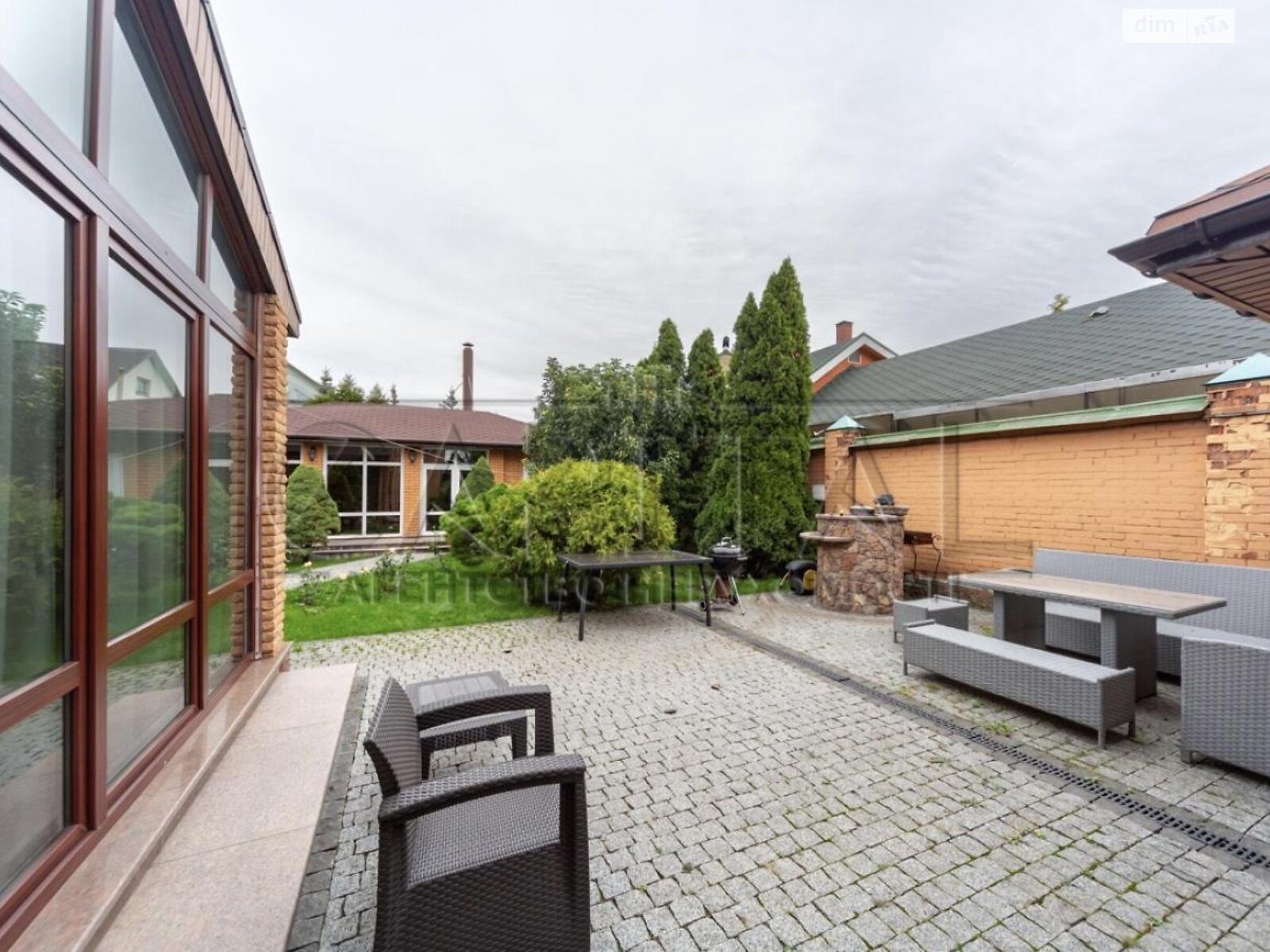 триповерховий будинок з гаражем, 323 кв. м, кирпич. Продаж у Щасливе фото 1