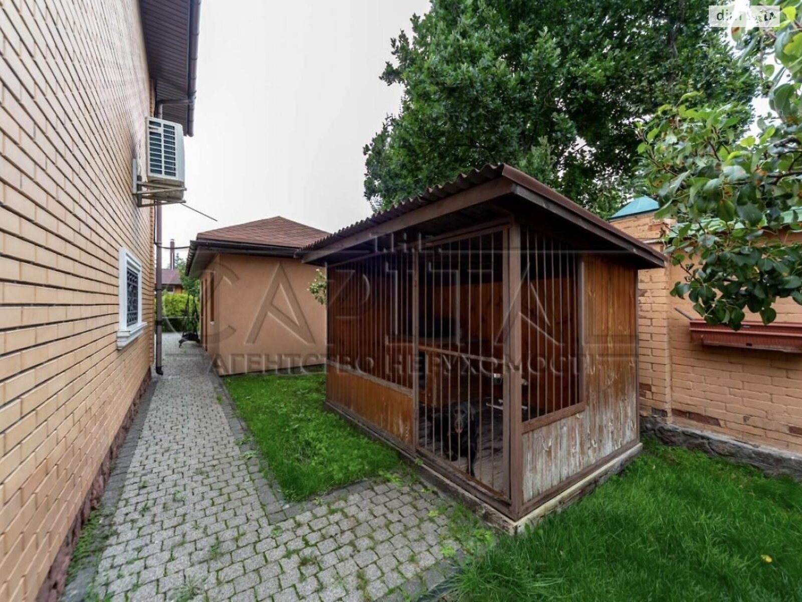 триповерховий будинок з гаражем, 323 кв. м, кирпич. Продаж у Щасливе фото 1