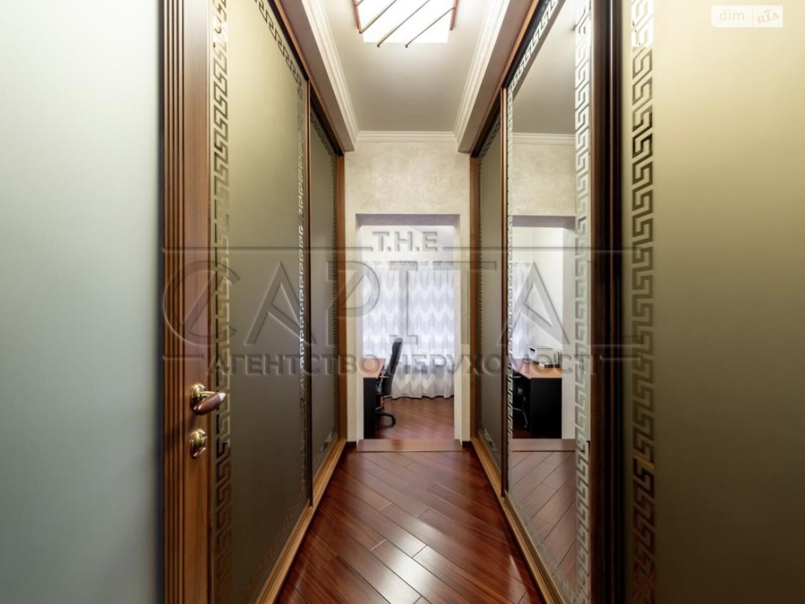 триповерховий будинок з гаражем, 323 кв. м, кирпич. Продаж у Щасливе фото 1