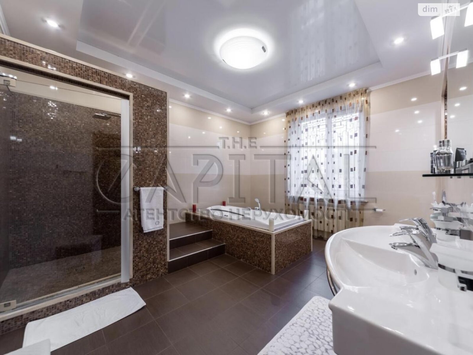 триповерховий будинок з гаражем, 323 кв. м, кирпич. Продаж у Щасливе фото 1