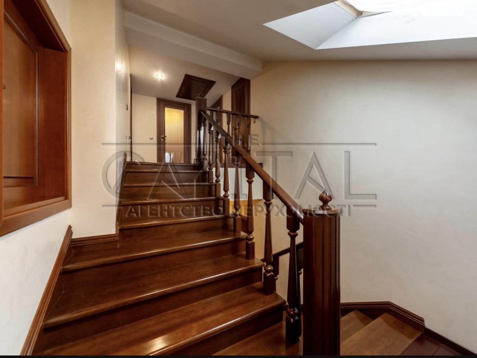 триповерховий будинок з гаражем, 323 кв. м, кирпич. Продаж у Щасливе фото 1