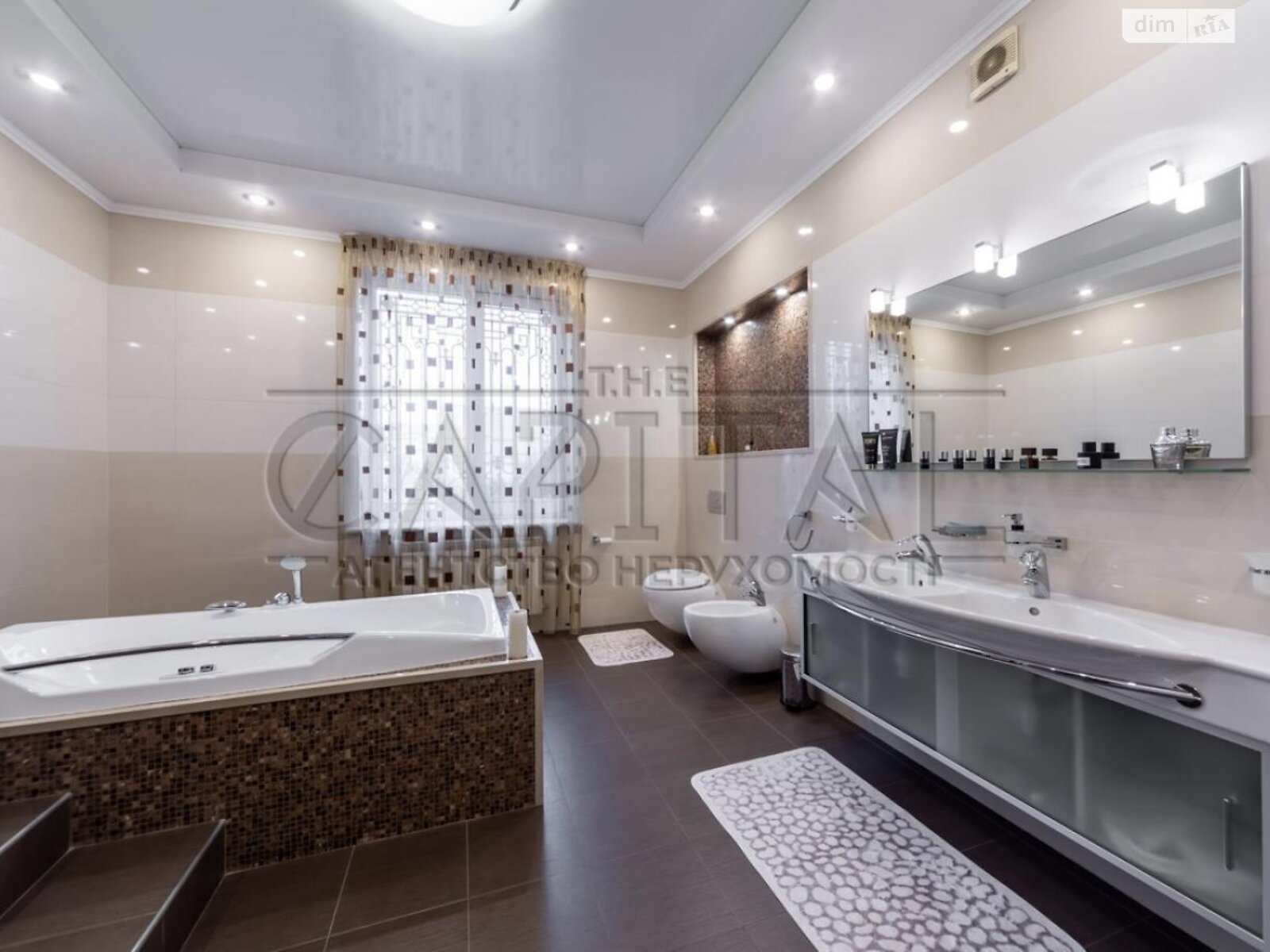 триповерховий будинок з гаражем, 323 кв. м, кирпич. Продаж у Щасливе фото 1