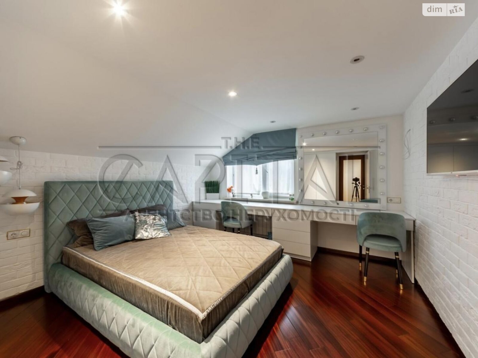 триповерховий будинок з гаражем, 323 кв. м, кирпич. Продаж у Щасливе фото 1