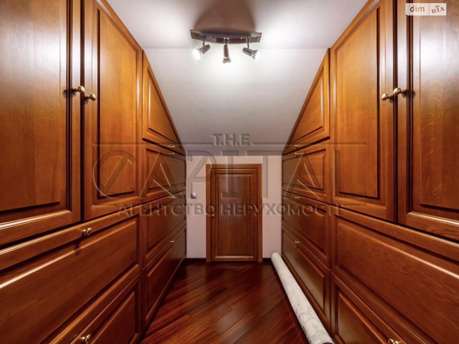 триповерховий будинок з гаражем, 323 кв. м, кирпич. Продаж у Щасливе фото 1