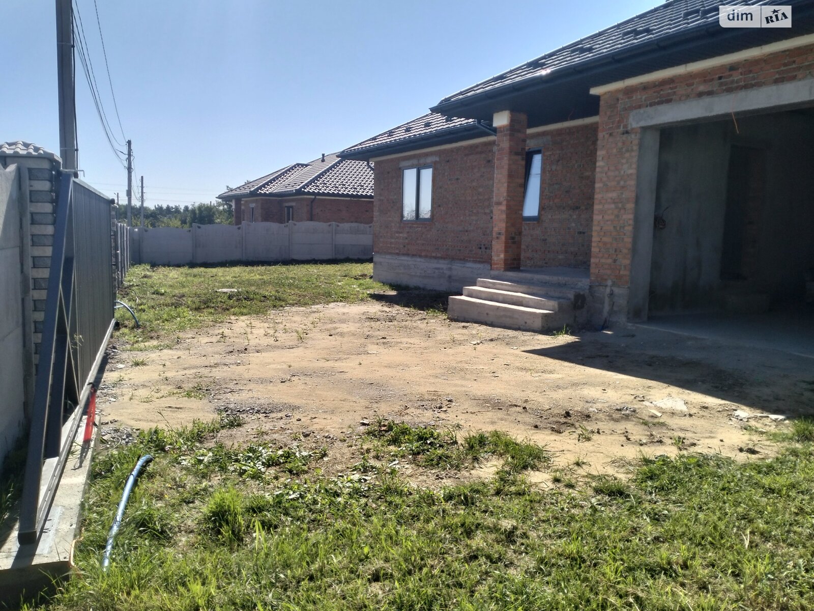 одноэтажный дом с гаражом, 164.5 кв. м, кирпич. Продажа в Щитках фото 1 одноэтажный дом с гаражом, 164.5 кв. м, кирпич. Продажа в Щитках фото 1