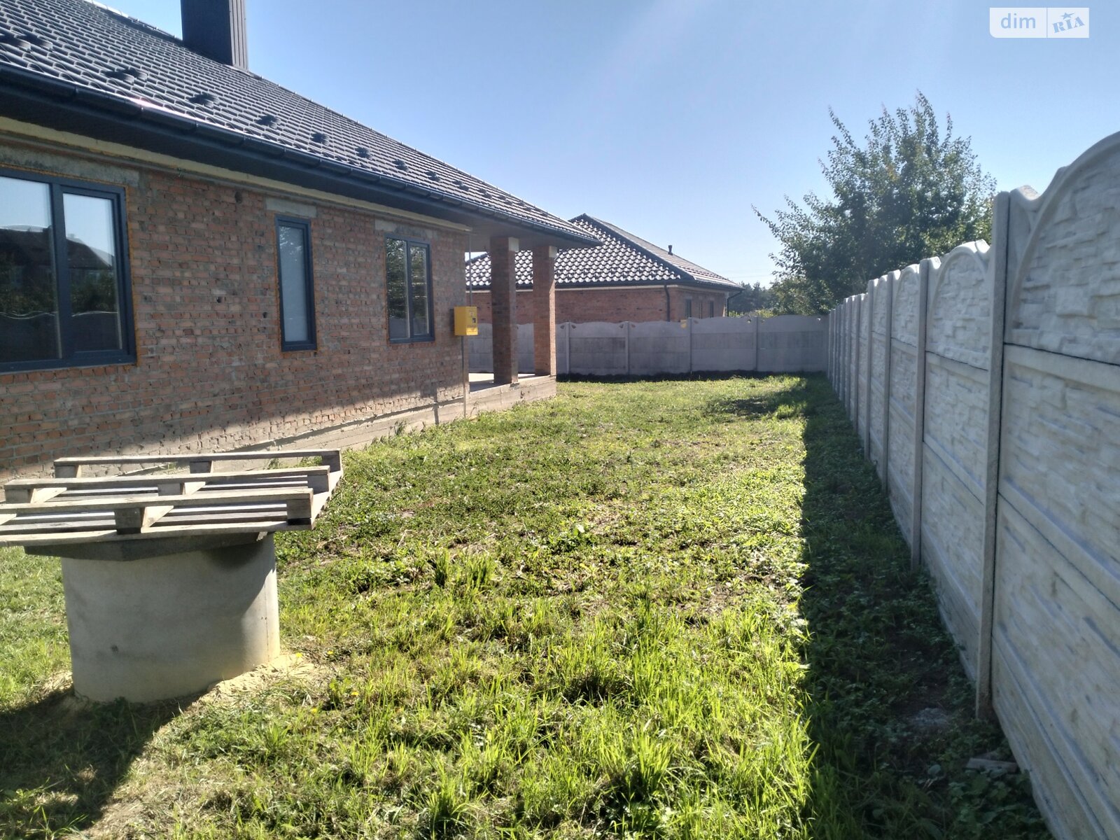одноэтажный дом с гаражом, 164.5 кв. м, кирпич. Продажа в Щитках фото 1 одноэтажный дом с гаражом, 164.5 кв. м, кирпич. Продажа в Щитках фото 1