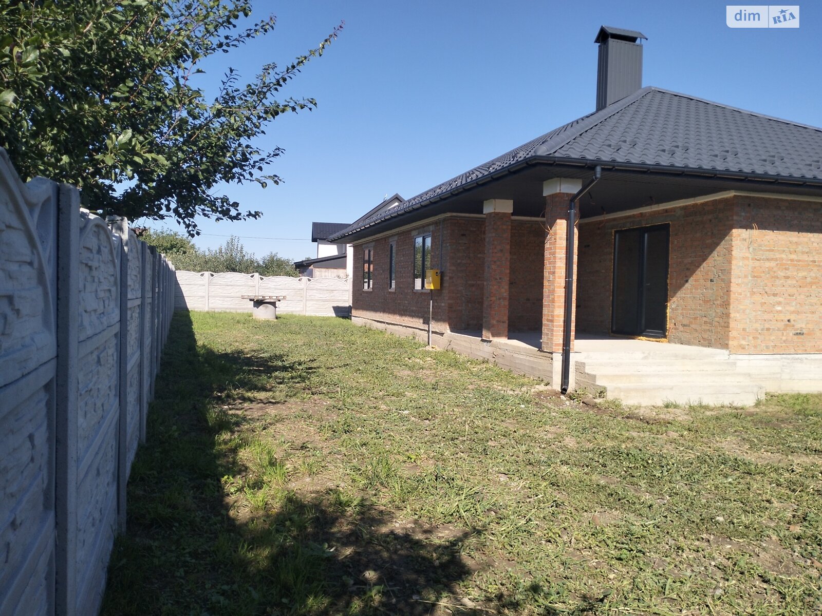 одноэтажный дом с гаражом, 164.5 кв. м, кирпич. Продажа в Щитках фото 1 одноэтажный дом с гаражом, 164.5 кв. м, кирпич. Продажа в Щитках фото 1