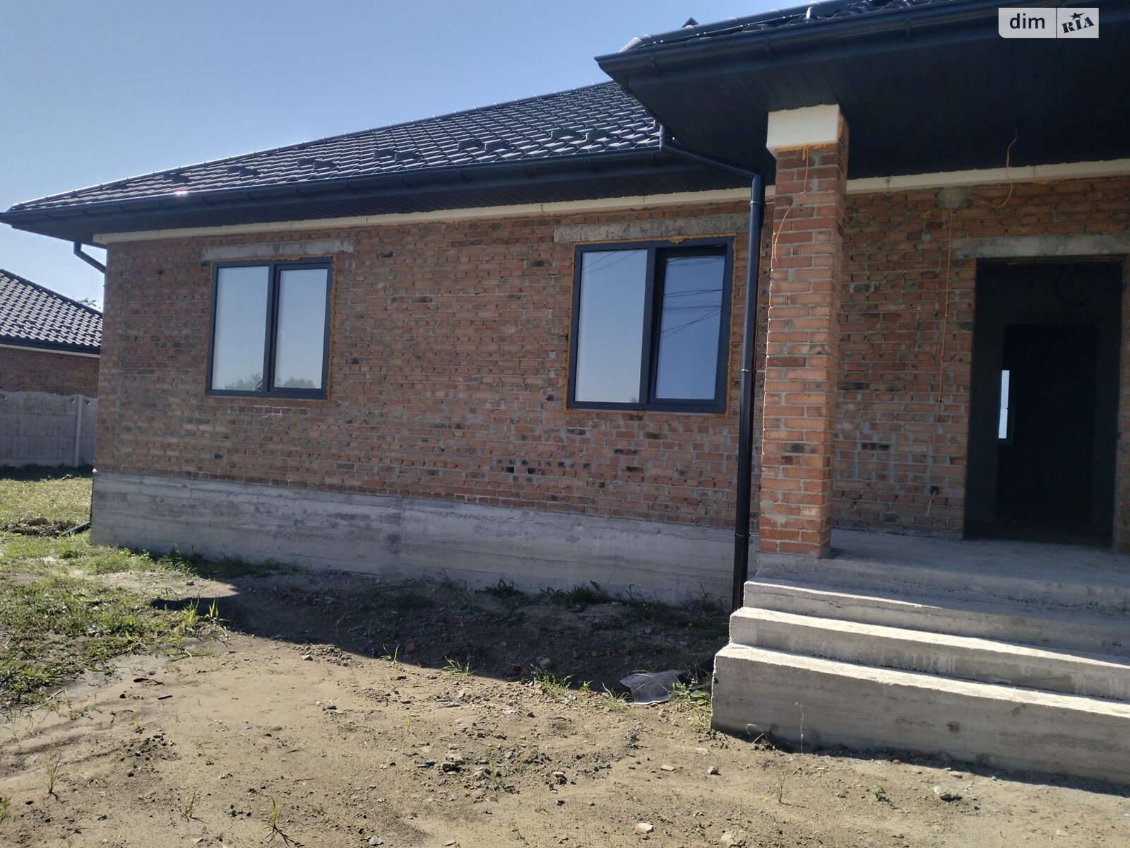 одноэтажный дом с гаражом, 164.5 кв. м, кирпич. Продажа в Щитках фото 1 одноэтажный дом с гаражом, 164.5 кв. м, кирпич. Продажа в Щитках фото 1