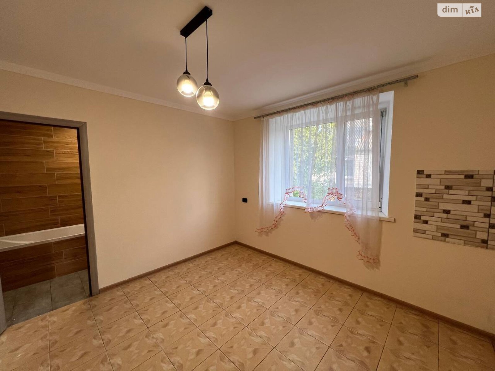 одноэтажный дом с ремонтом, 120 кв. м, кирпич. Продажа в Шаргороде район Шаргород фото 1 одноэтажный дом с ремонтом, 120 кв. м, кирпич. Продажа в Шаргороде район Шаргород фото 1