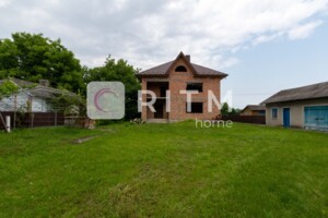 двухэтажный дом с балконом, 238 кв. м, кирпич. Продажа в Шипинцах фото 2