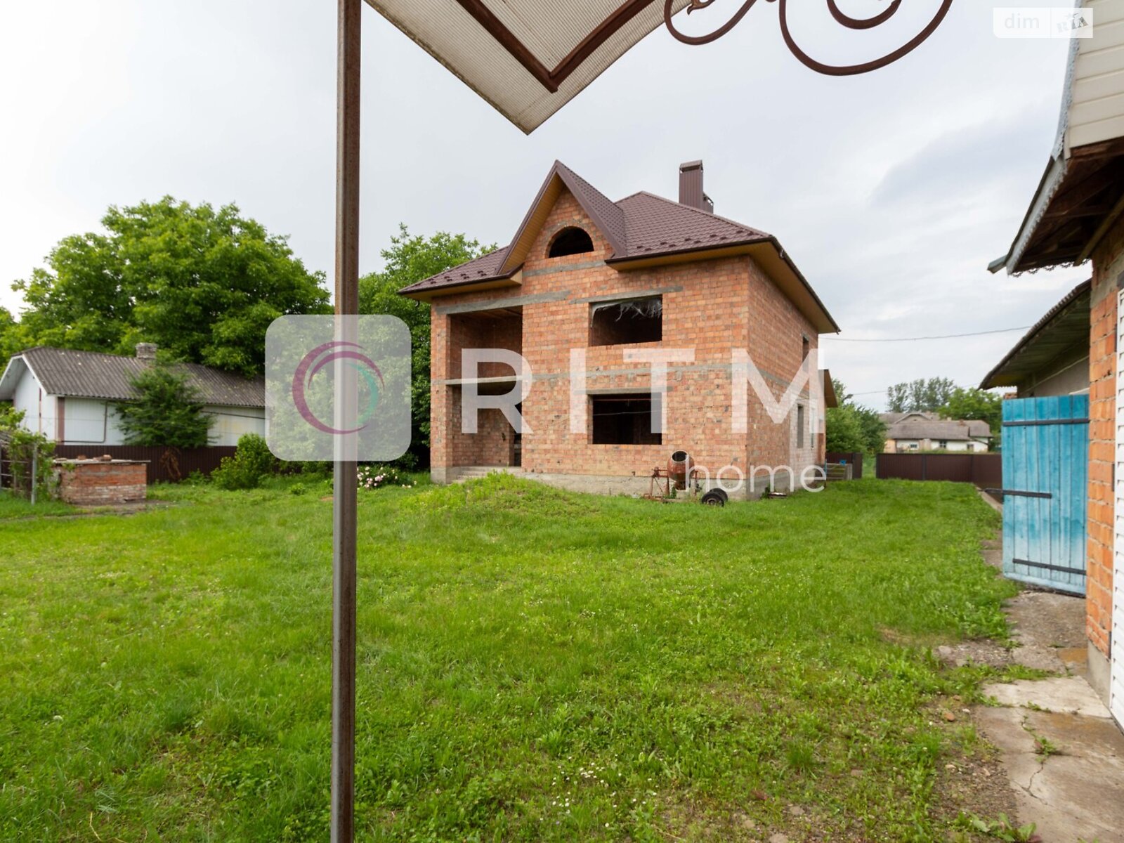 двухэтажный дом с балконом, 238 кв. м, кирпич. Продажа в Шипинцах фото 1 двухэтажный дом с балконом, 238 кв. м, кирпич. Продажа в Шипинцах фото 1