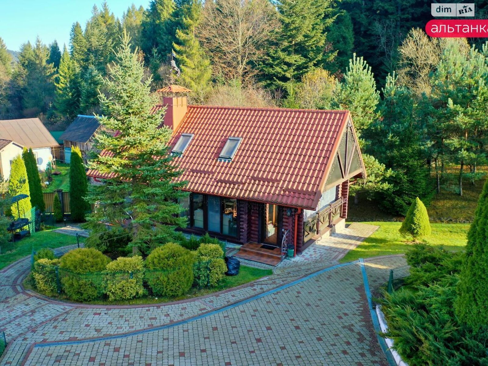 трехэтажный дом с верандой, 298.7 кв. м, кирпич. Продажа в Сходнице фото 1