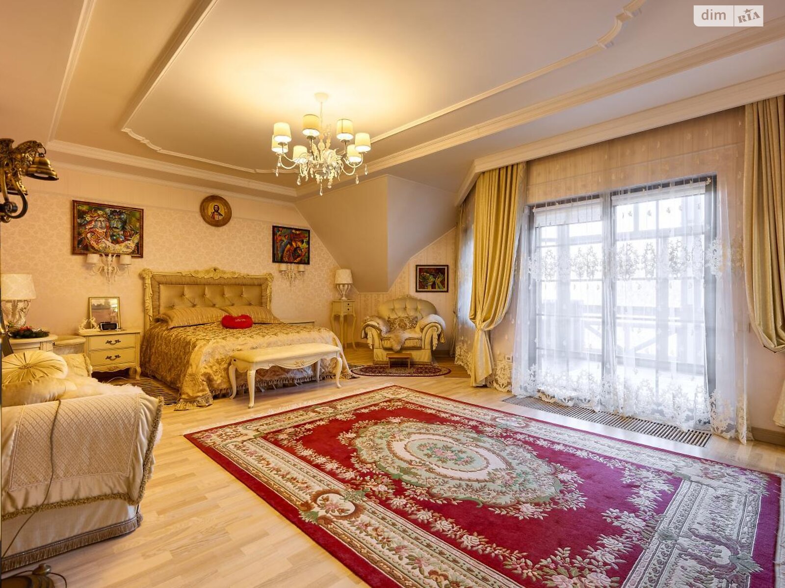 трехэтажный дом с верандой, 298.7 кв. м, кирпич. Продажа в Сходнице фото 1