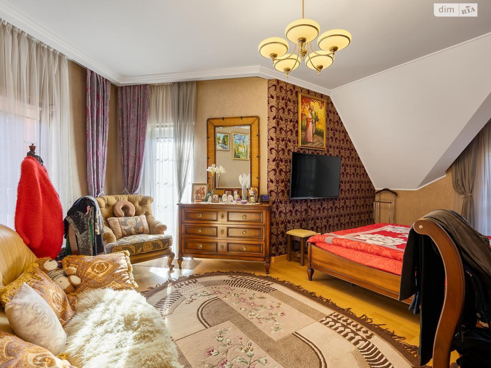 трехэтажный дом с верандой, 298.7 кв. м, кирпич. Продажа в Сходнице фото 1