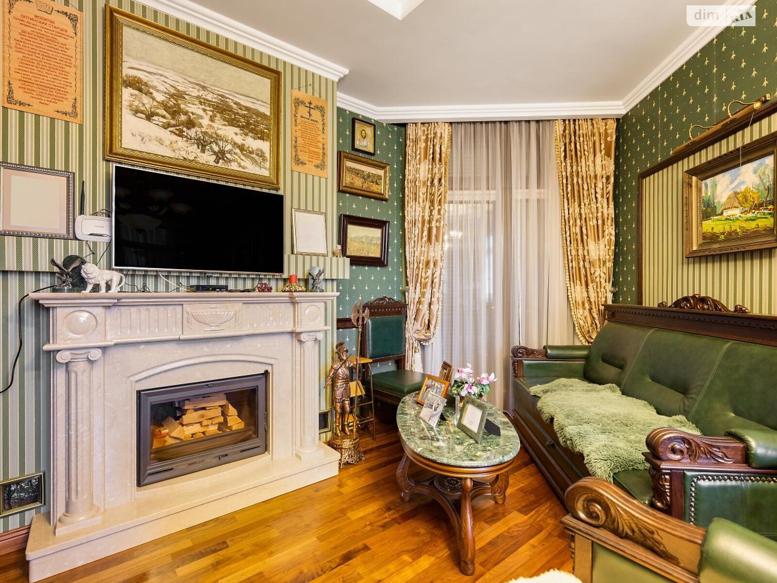 трехэтажный дом с верандой, 298.7 кв. м, кирпич. Продажа в Сходнице фото 1