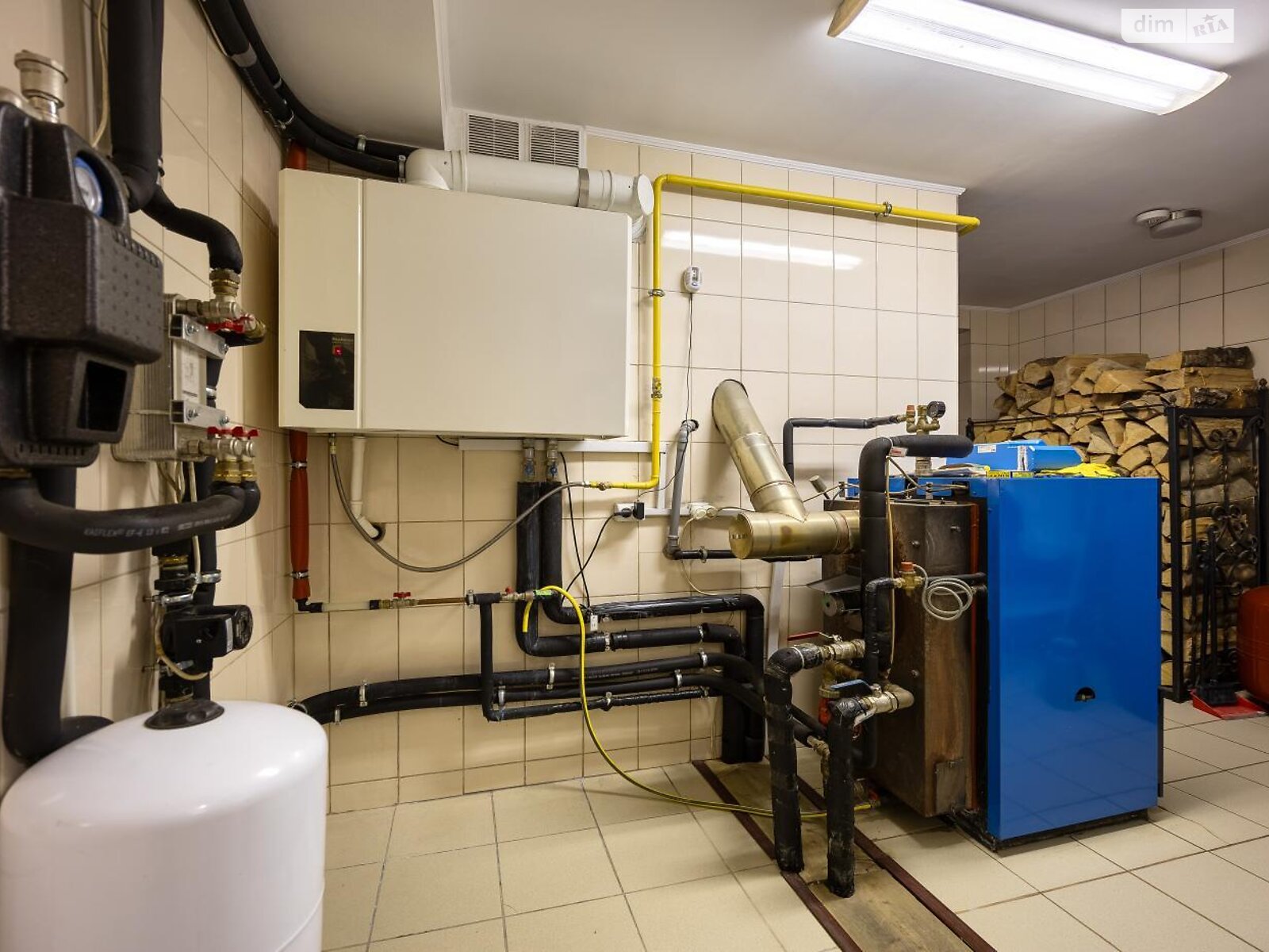 трехэтажный дом с верандой, 298.7 кв. м, кирпич. Продажа в Сходнице фото 1