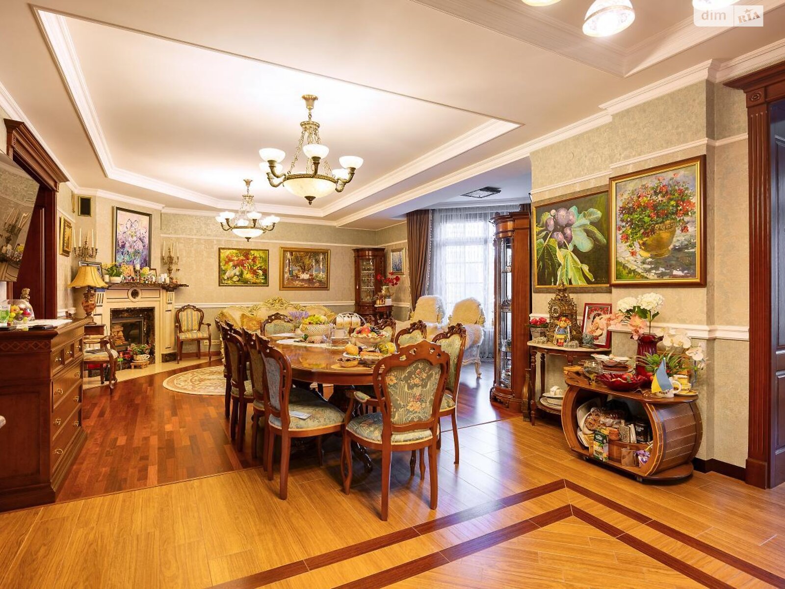 трехэтажный дом с верандой, 298.7 кв. м, кирпич. Продажа в Сходнице фото 1