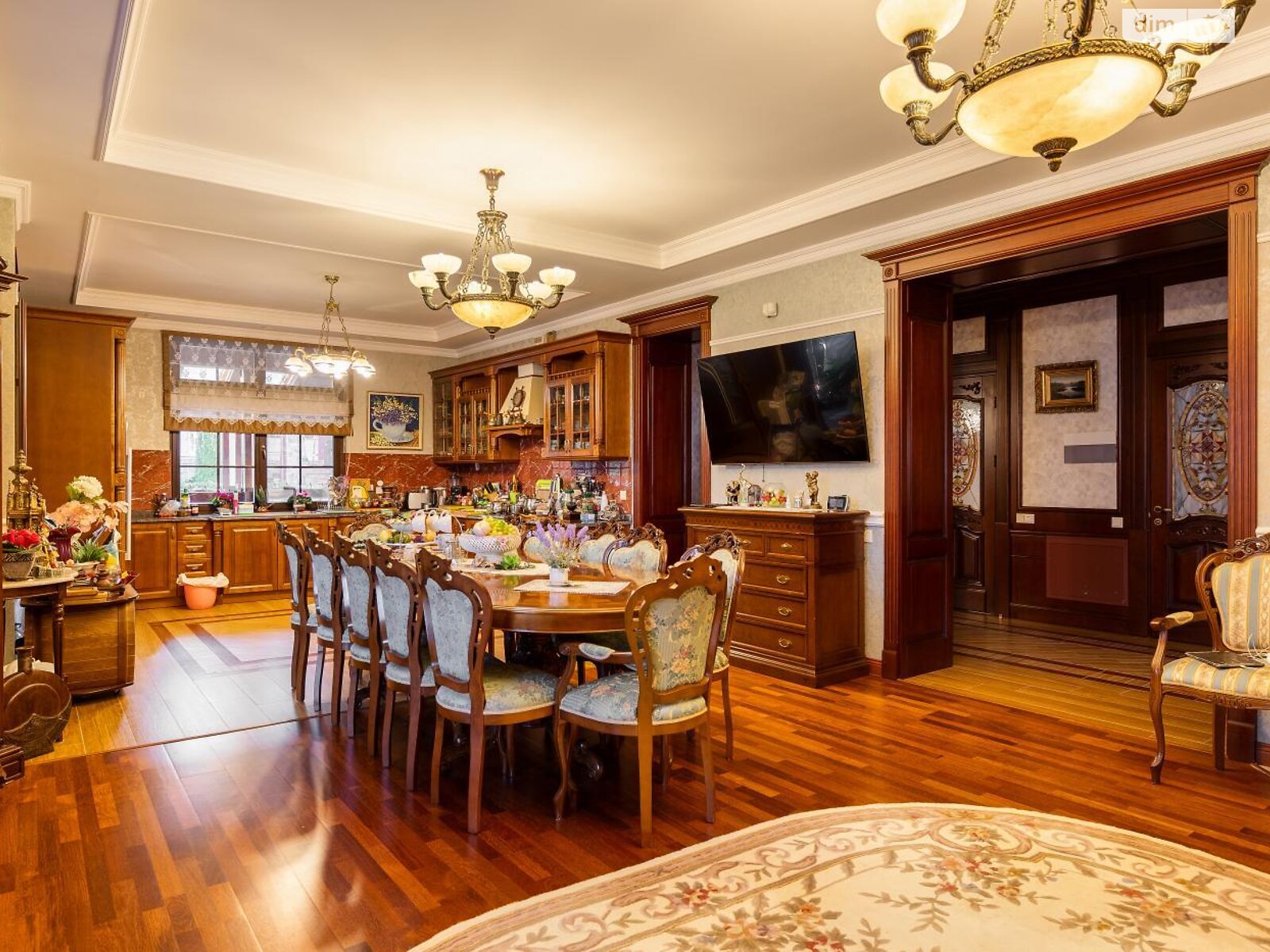 трехэтажный дом с верандой, 298.7 кв. м, кирпич. Продажа в Сходнице фото 1